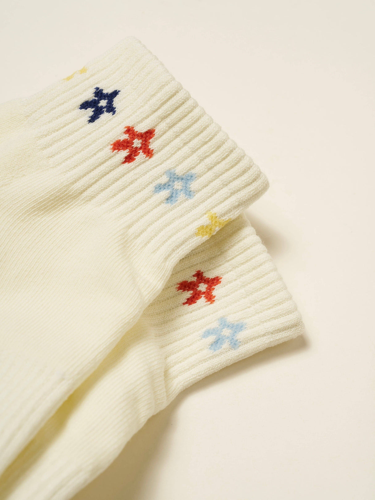 š¼ Cropped Crew Grip Sock for Pilates- Mini Flower Power - CREAM
