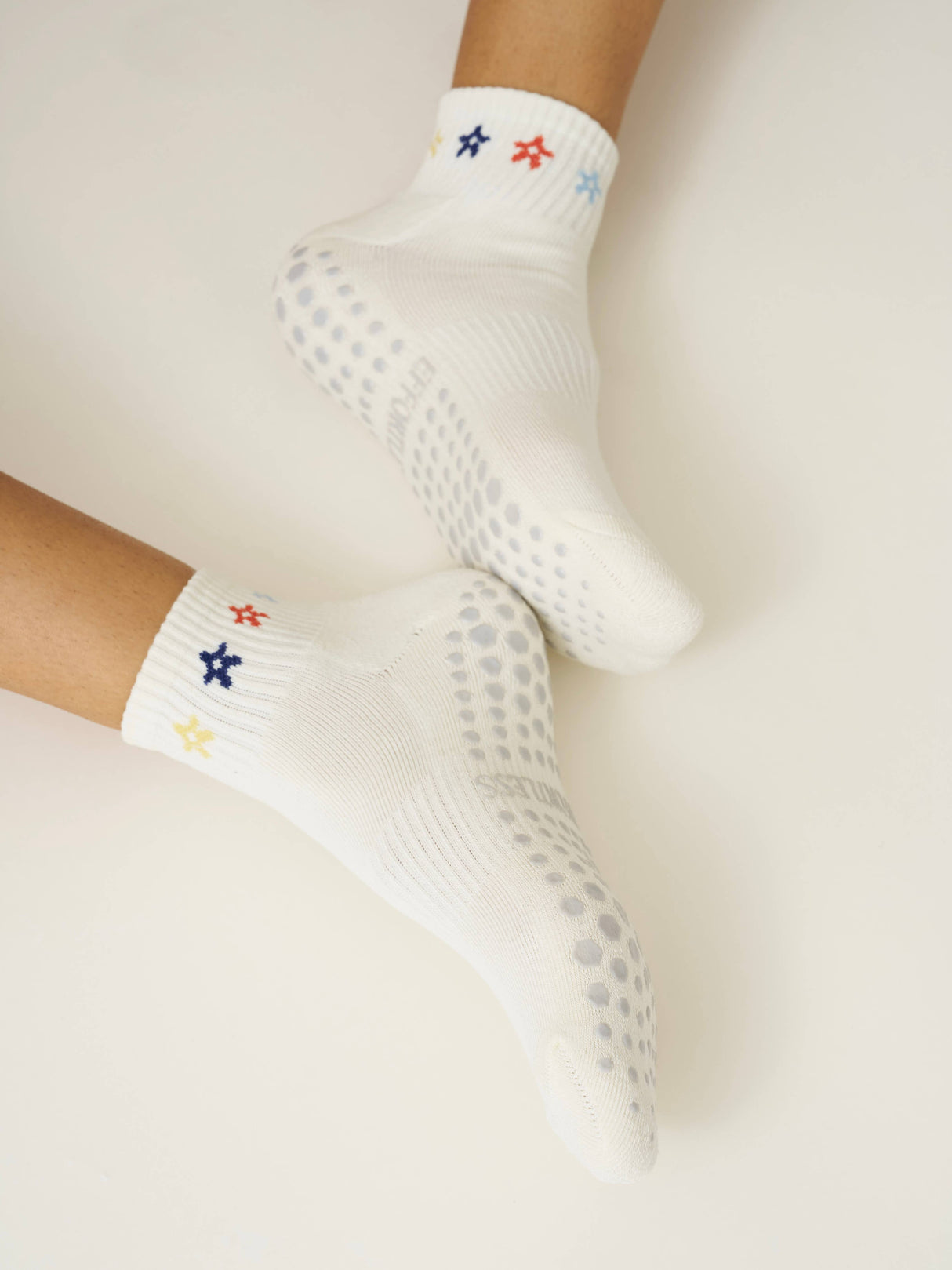 š¼ Cropped Crew Grip Sock for Pilates- Mini Flower Power - CREAM