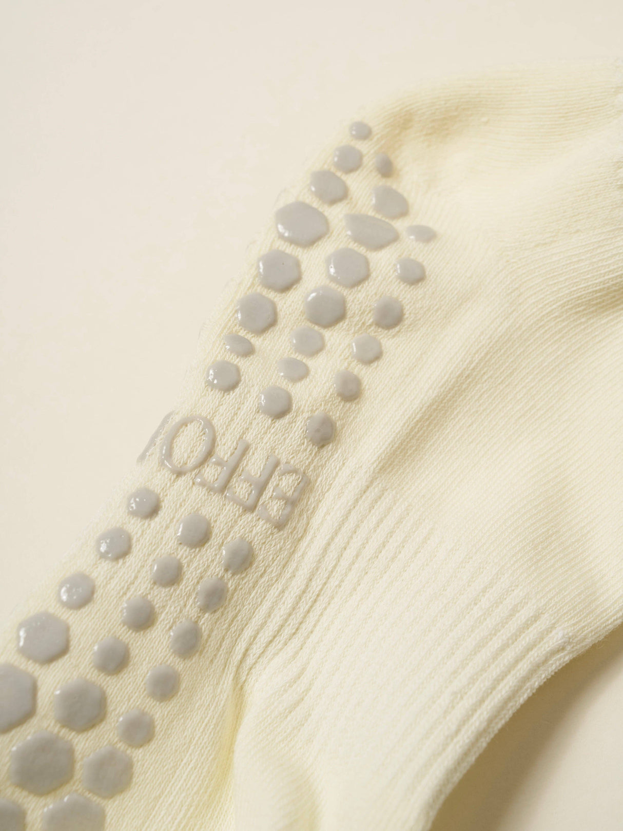š¼ Cropped Crew Grip Sock for Pilates- Mini Flower Power - CREAM